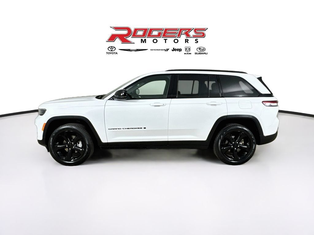 Certified 2025 Jeep Grand Cherokee Limited w/ Black Appearance Package AWD/4WD image 4