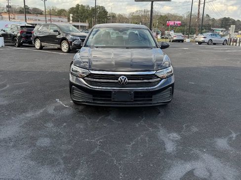 Used 2024 Volkswagen Jetta SE FWD image 2