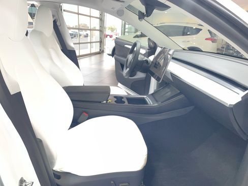 Used 2025 Tesla Model Y Performance image 18