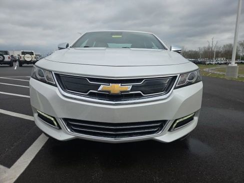 Used 2018 Chevrolet Impala Premier w/ Premier Confidence Package image 3