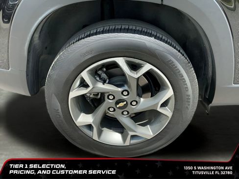Used 2025 Chevrolet Trax LT w/ LT Convenience Package FWD image 12