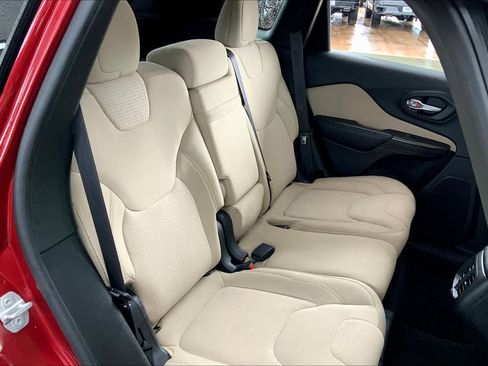 Used 2015 Jeep Cherokee Latitude w/ Comfort/Convenience Group FWD image 20