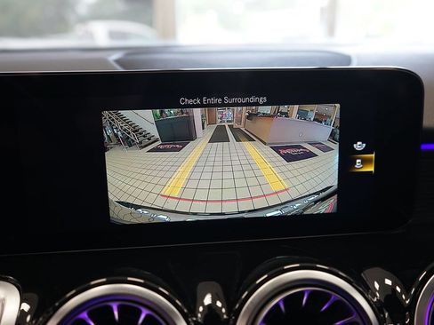 Used 2023 Mercedes-Benz GLB 250 4MATIC w/ Premium Package image 7