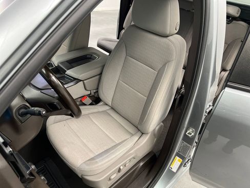 Used 2024 Chevrolet Silverado 2500 LT image 9