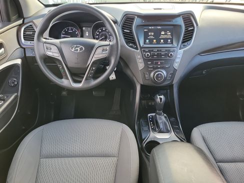 Used 2018 Hyundai Santa Fe SE image 6