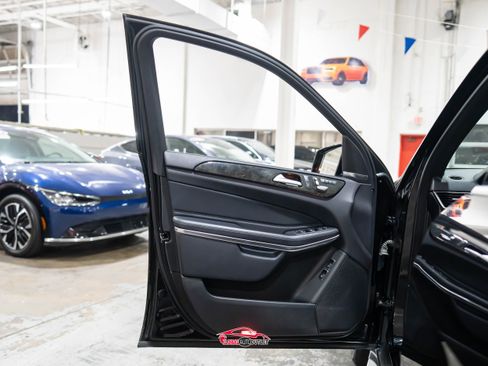 Used 2017 Mercedes-Benz GLS 550 550 4MATIC image 47