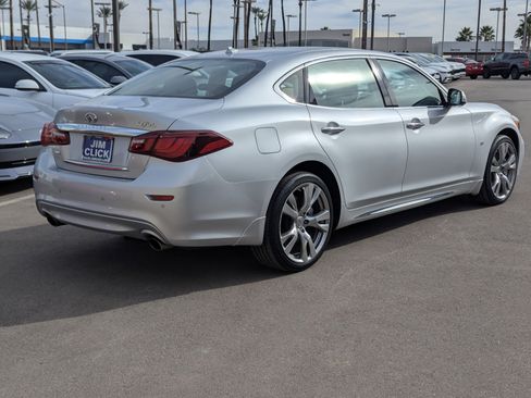 Used 2019 INFINITI Q70 L 3.7 image 2