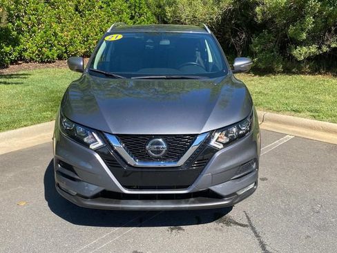 Used 2021 Nissan Rogue Sport SV FWD image 2