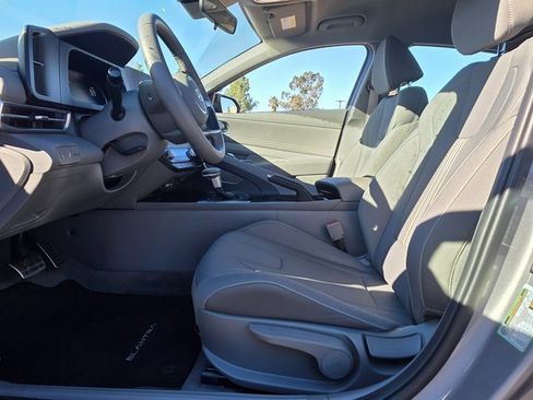 Certified 2025 Hyundai Elantra Sport image 9