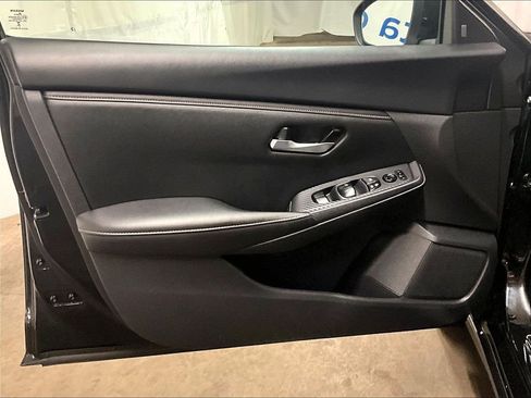 Used 2024 Nissan Sentra SV FWD image 9