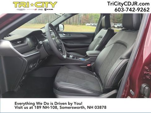 New 2025 Jeep Grand Cherokee Altitude image 9