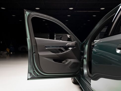 Used 2025 BMW M5 w/ Carbon Package image 58