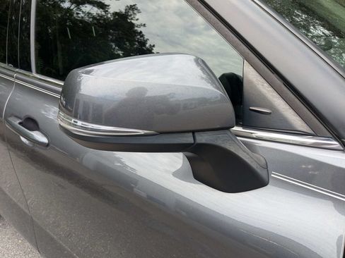 Used 2022 Toyota Highlander XLE FWD image 12