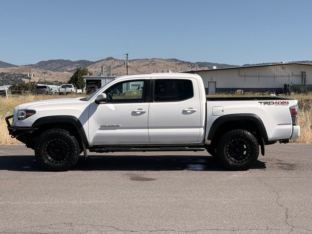 Used 2021 Toyota Tacoma TRD Off-Road w/ TRD Premium Off Road Package AWD/4WD image 3