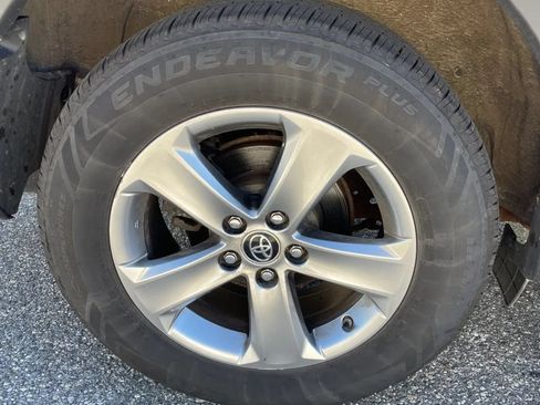 Used 2015 Toyota RAV4 XLE AWD/4WD image 17