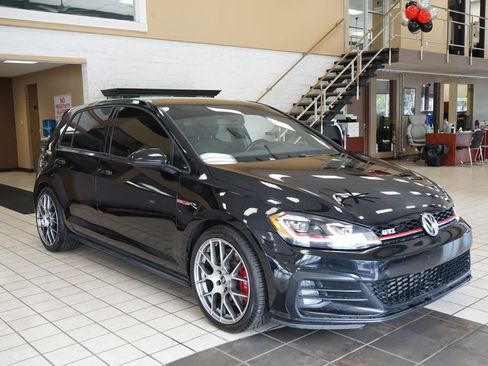Used 2018 Volkswagen GTI SE FWD image 16