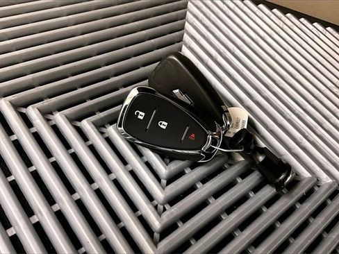 Used 2023 Chevrolet Traverse LT image 10