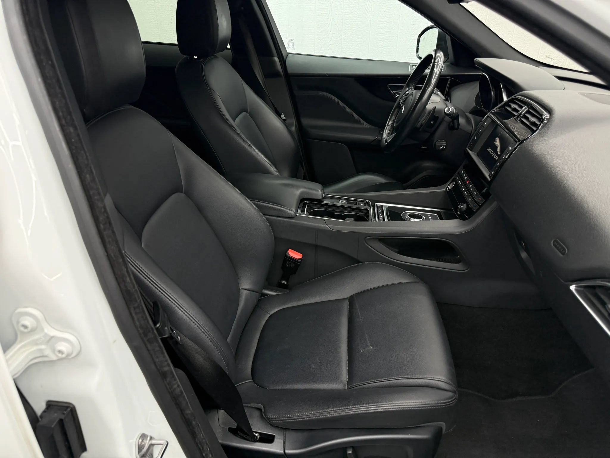 Used 2018 Jaguar F-PACE Premium AWD/4WD image 6