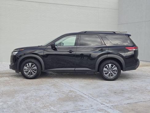 Used 2024 Nissan Pathfinder SV image 5