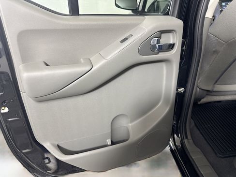 Used 2019 Nissan Frontier SV image 25