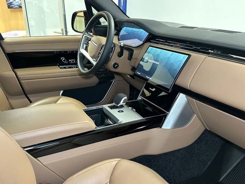 Used 2025 Land Rover Range Rover Long Wheelbase SE image 14
