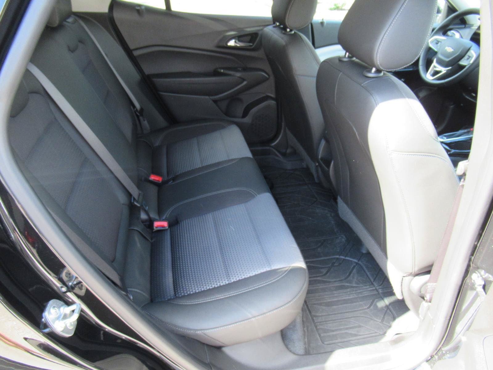Used 2025 Chevrolet Trax LT w/ Driver Confidence Package FWD image 31