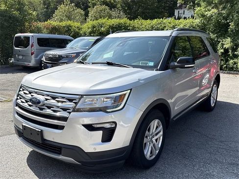 Used 2018 Ford Explorer XLT w/ Equipment Group 202A image 7
