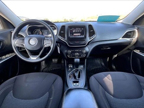 Used 2019 Jeep Cherokee Latitude w/ Popular Appearance Group AWD/4WD image 7