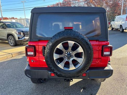 Used 2018 Jeep Wrangler Unlimited Sahara image 4