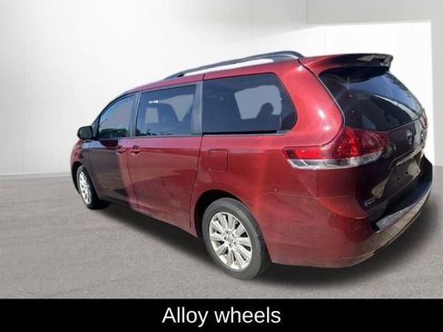 Used 2014 Toyota Sienna LE AWD/4WD image 10