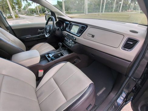 Used 2016 Kia Sedona SX Limited image 40