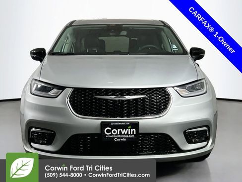 Used 2024 Chrysler Pacifica Touring-L image 4