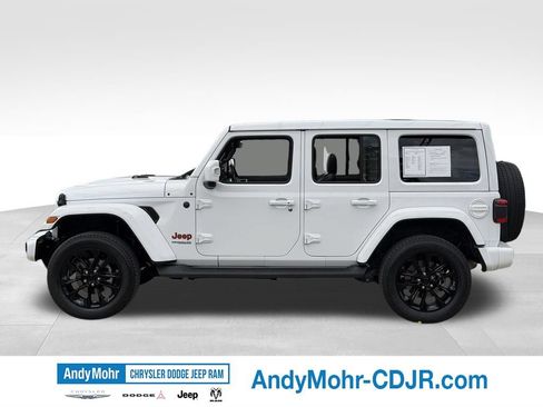Used 2022 Jeep Wrangler Unlimited Sahara AWD/4WD image 4