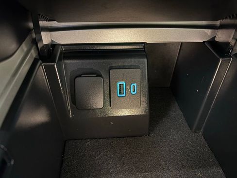 Used 2023 Ford Explorer XLT w/ Equipment Group 202A image 31