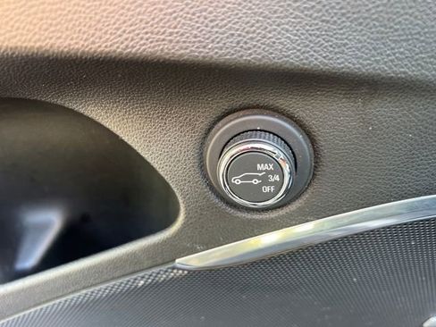 Used 2020 Buick Enclave Premium w/ Sun and Sites Package image 32