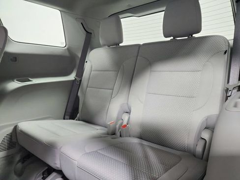 Used 2021 GMC Acadia SLE FWD image 12