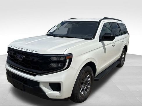 Used 2025 Ford Expedition Active RWD image 3
