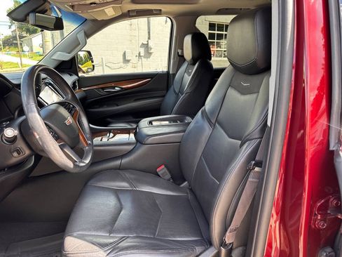 Used 2017 Cadillac Escalade Luxury AWD/4WD image 3