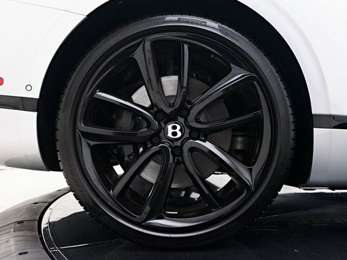 Used 2024 Bentley Continental GT image 32