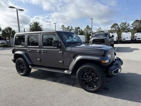 Used 2025 Jeep Wrangler Unlimited Sahara AWD/4WD image 1