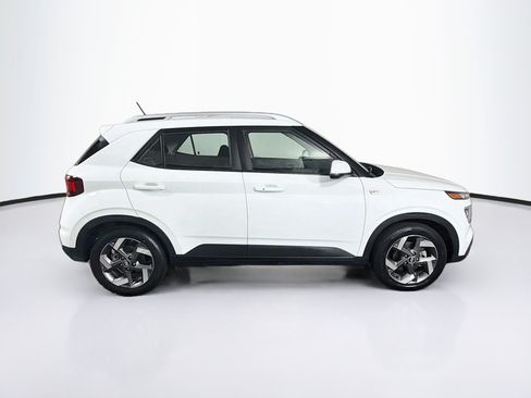 Used 2025 Hyundai Venue SEL FWD image 10