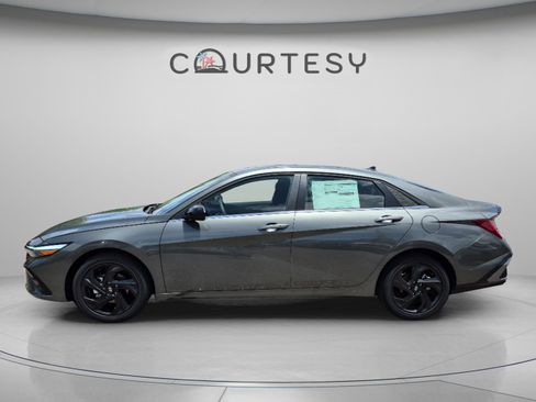 New 2026 Hyundai Elantra SEL Sport Premium FWD image 2