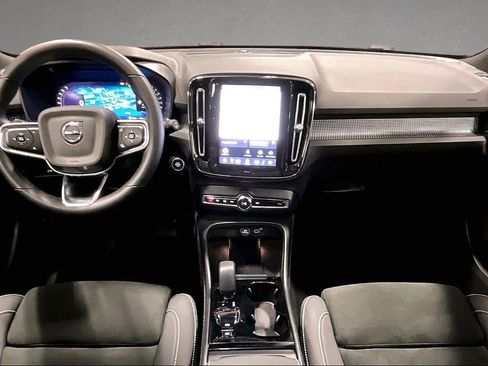 Certified 2023 Volvo XC40 B5 Plus w/ Climate Package AWD/4WD image 7