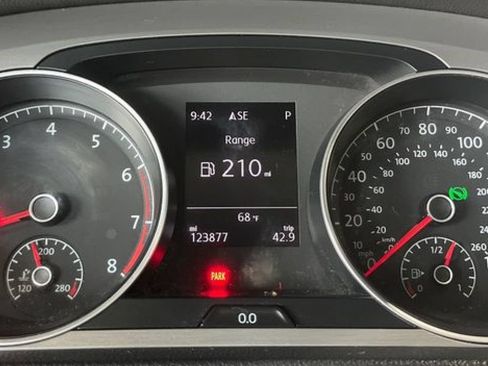 Used 2016 Volkswagen Golf S FWD image 25