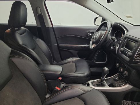 Used 2018 Jeep Compass Latitude image 21