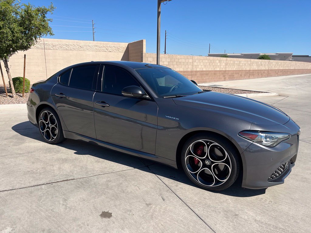 Used 2023 Alfa Romeo Giulia Veloce RWD image 5
