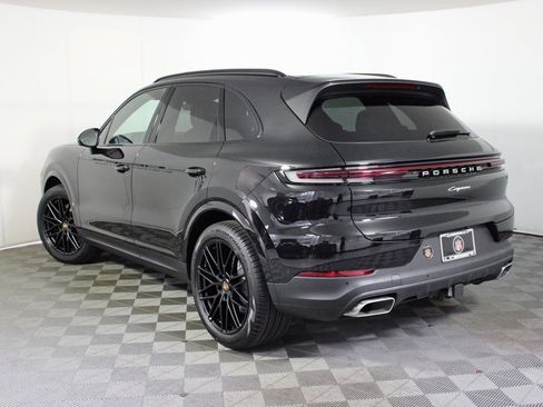 Used 2025 Porsche Cayenne image 3