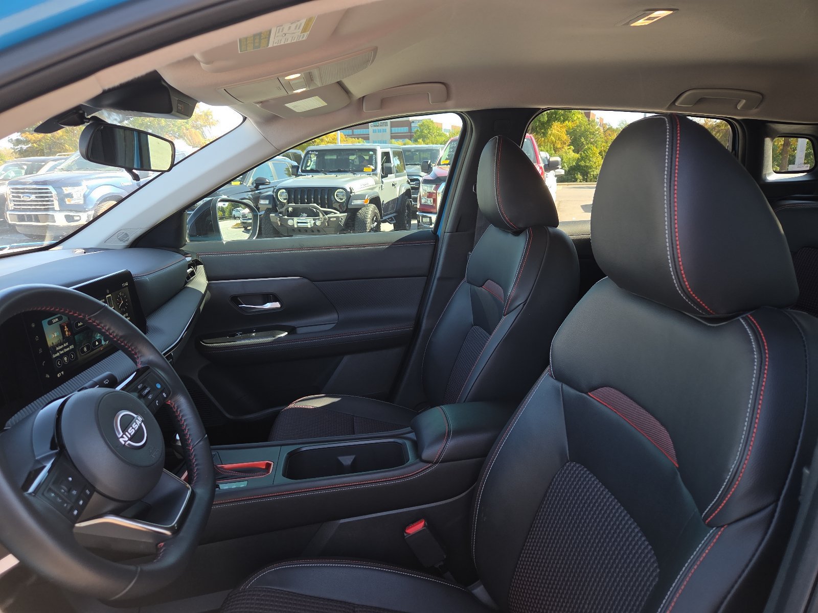 Used 2025 Nissan Kicks SR AWD/4WD image 13