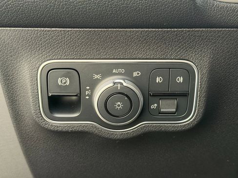 Used 2026 Mercedes-Benz GLB 250 4MATIC image 25