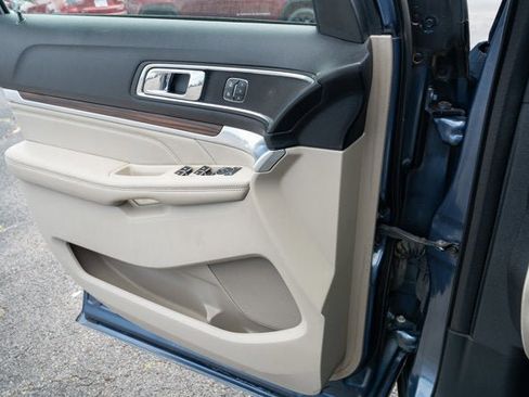 Used 2019 Ford Explorer Limited w/ Class III Trailer Tow Package FWD image 24